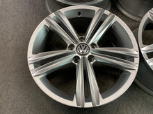 Laden Sie das Bild in den Galerie-Viewer, 4x Alufelge 18 Zoll 7.0" 5x112 43ET Glanz Silber 5NA601025M VW Tiguan Rim Wheel FEL1377456770om