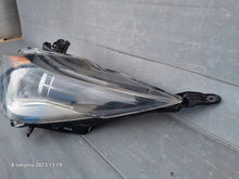 Load image into Gallery viewer, Frontscheinwerfer Toyota Aygo Vorderseite Scheinwerfer Headlight SCH3608379370sj