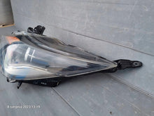 Laden Sie das Bild in den Galerie-Viewer, Frontscheinwerfer Toyota Aygo Links Scheinwerfer Headlight SCH3608379370sj