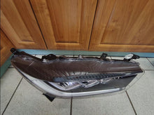 Laden Sie das Bild in den Galerie-Viewer, Frontscheinwerfer Toyota Yaris LED Rechts Scheinwerfer Headlight