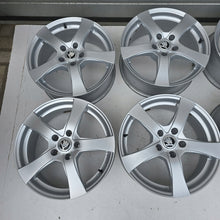 Laden Sie das Bild in den Galerie-Viewer, 4x Alufelge 17 Zoll 7.0" 5x112 38ET 3G0601025AB Skoda Superb III Octavia Kodiaq FEL5467539656ww