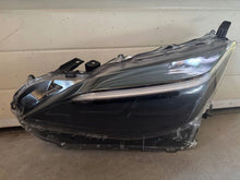 Laden Sie das Bild in den Galerie-Viewer, Frontscheinwerfer Toyota Yaris Cross LED Links Scheinwerfer Headlight SCH8159181924ri