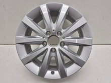 Laden Sie das Bild in den Galerie-Viewer, 1x Alufelge 16 Zoll 6.5" 5x112 49ET Glanz Silber A2464010500 Mercedes-Benz FEL8429385362mr