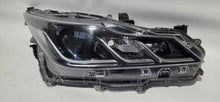 Load image into Gallery viewer, Frontscheinwerfer Toyota Corolla 81110-02T30 Rechts Scheinwerfer Headlight SCH3707125943vo