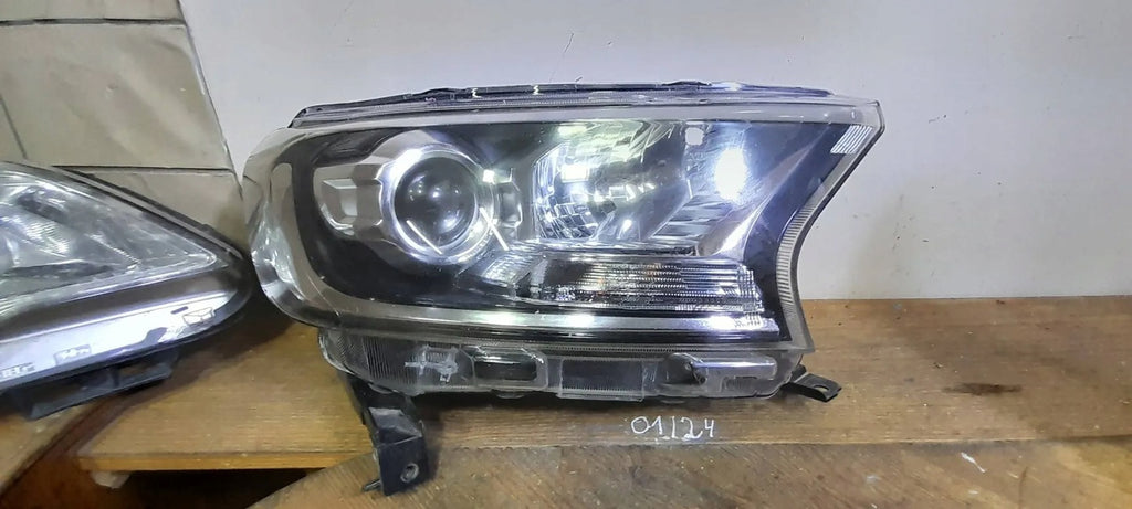 Frontscheinwerfer Ford Ranger Rechts Scheinwerfer Headlight