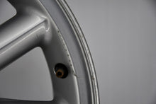 Load image into Gallery viewer, 1x Alufelge 15 Zoll 7.0&quot; 5x120 47ET Glanz Silber 1094480 BMW E36 Rim Wheel