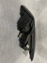 Laden Sie das Bild in den Galerie-Viewer, Frontscheinwerfer Kia Sorento I 920102 Xenon Rechts Scheinwerfer Headlight SCH8568163099ri