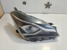 Load image into Gallery viewer, Frontscheinwerfer Toyota Yaris Rechts Scheinwerfer Headlight