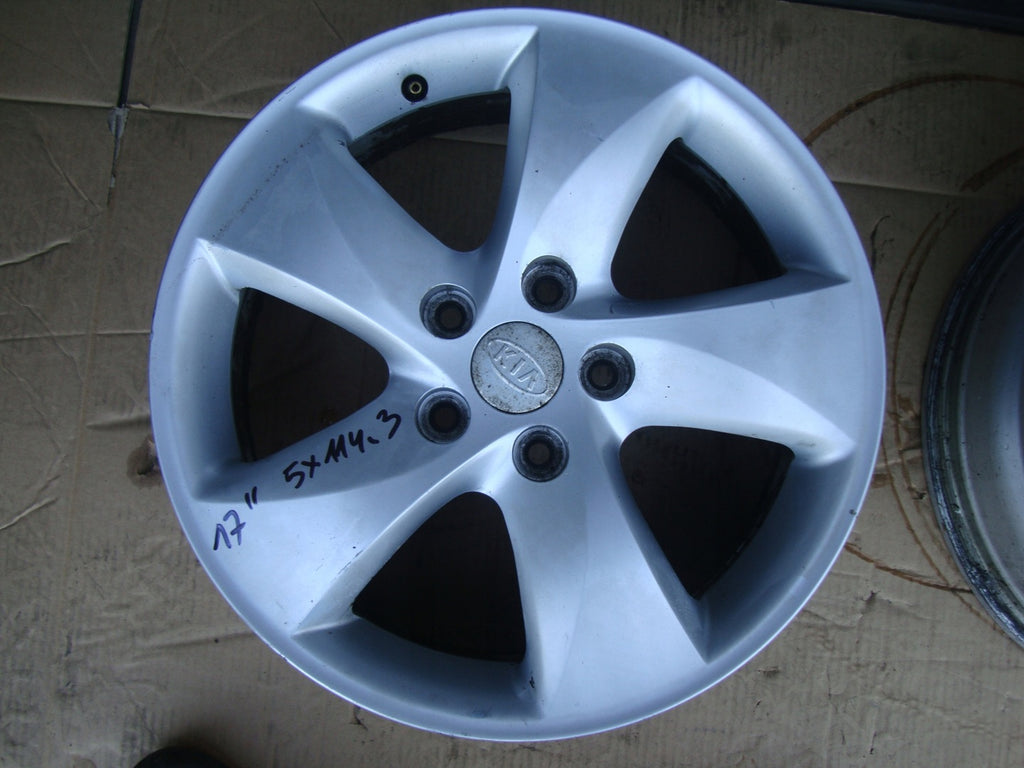 4x Alufelge 17 Zoll 6.5" 5x114.3 40ET Silber Kia Cerato Carens Carnival