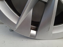 Laden Sie das Bild in den Galerie-Viewer, 1x Alufelge 17 Zoll 7.0&quot; 5x112 46ET 5E3601025, 5E3601025 Skoda Octavia III 5e3
