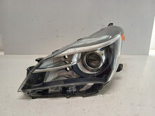 Load image into Gallery viewer, Frontscheinwerfer Toyota Yaris Links Scheinwerfer Headlight