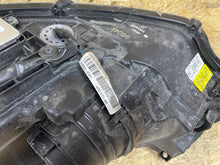 Laden Sie das Bild in den Galerie-Viewer, Frontscheinwerfer Mitsubishi Outlander III ECM921-22150 Xenon Rechts Headlight