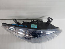 Laden Sie das Bild in den Galerie-Viewer, Frontscheinwerfer Renault Fluence 260105585R Rechts Scheinwerfer Headlight