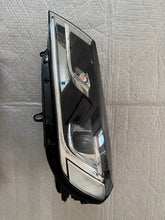 Laden Sie das Bild in den Galerie-Viewer, Frontscheinwerfer VW Touareg 7P1941033 Xenon Ein Stück (Rechts oder Links)