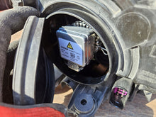 Load image into Gallery viewer, Frontscheinwerfer VW Caddy IV 2K1941031A Xenon Ein Stück (Rechts oder Links) SCH9739793193wi