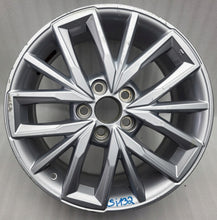 Load image into Gallery viewer, 1x Alufelge 17 Zoll 7.5" 5x114.3 40ET Glanz Silber PW457-02003 Toyota Corolla FEL5863721560az