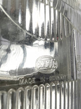 Laden Sie das Bild in den Galerie-Viewer, Frontscheinwerfer Mercedes-Benz W114 W115 10-101055 Rechts oder Links