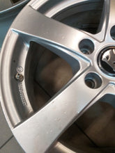 Laden Sie das Bild in den Galerie-Viewer, 1x Alufelge 16 Zoll 6.5" 5x112 Rim Wheel FEL6743285803af