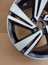 Laden Sie das Bild in den Galerie-Viewer, 1x Alufelge 18 Zoll 7.0&quot; 5x112 39ET 2GM601025H VW T-Cross Rim Wheel