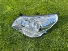 Laden Sie das Bild in den Galerie-Viewer, Frontscheinwerfer Toyota Corolla Verso 81070-0F101-00 Xenon Links Headlight SCH9121975516mv