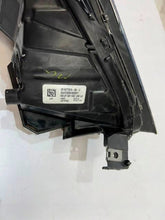 Laden Sie das Bild in den Galerie-Viewer, Frontscheinwerfer Tesla Model Y NKO2493 Links Scheinwerfer Headlight
