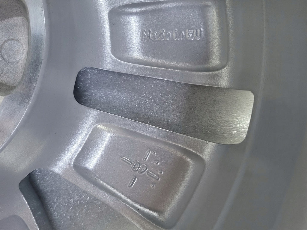 1x Alufelge 14 Zoll 4.5" 4x100 39ET Glanz Silber PZ406-98673 Toyota Aygo