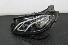 Laden Sie das Bild in den Galerie-Viewer, Frontscheinwerfer Mercedes-Benz W213 A2139067806 LED Rechts oder Links SCH8990701299og