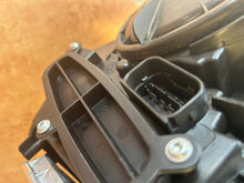 Laden Sie das Bild in den Galerie-Viewer, Frontscheinwerfer BMW F32 F82 7410786 Xenon Rechts Scheinwerfer Headlight SCH7525239180ae