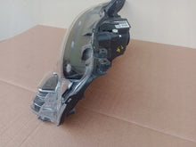 Laden Sie das Bild in den Galerie-Viewer, Frontscheinwerfer Toyota Auris 81110-02K60 Rechts Scheinwerfer Headlight