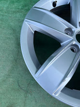 Load image into Gallery viewer, 1x Alufelge 16 Zoll 6.0" 5x112 43ET Glanz Silber 2GA071496A VW T-Roc I Rim Wheel FEL8897686499nf
