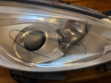 Laden Sie das Bild in den Galerie-Viewer, Frontscheinwerfer Mazda II Xenon Rechts Scheinwerfer Headlight