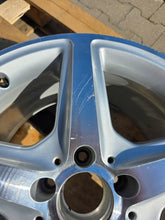 Load image into Gallery viewer, 1x Alufelge 18 Zoll 9.5" 5x112 48ET Glanz Silber A2184011502 Mercedes-Benz FEL6407071105qj