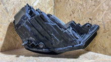 Laden Sie das Bild in den Galerie-Viewer, Frontscheinwerfer Audi C8 4K0941039 LED Ein Stück (Rechts oder Links) Headlight