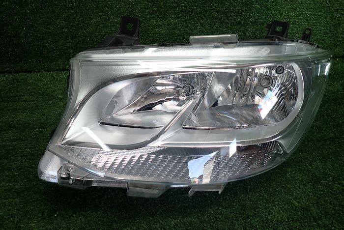 Frontscheinwerfer Mercedes-Benz Sprinter A9109060000 Links Headlight SCH2708703512km