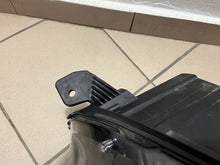 Load image into Gallery viewer, Frontscheinwerfer Citroën Jumpy Zafira C Vivaro 9808567780 Links Headlight