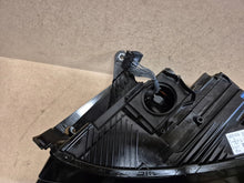 Laden Sie das Bild in den Galerie-Viewer, Frontscheinwerfer Skoda Enyaq 5LB941015H LED Links Scheinwerfer Headlight SCH6438664138eb