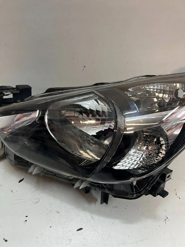 Frontscheinwerfer Mazda 2 DB5J51040 Links Scheinwerfer Headlight
