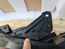 Laden Sie das Bild in den Galerie-Viewer, Frontscheinwerfer Mitsubishi L200 8301D381 LED Links Scheinwerfer Headlight