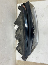 Laden Sie das Bild in den Galerie-Viewer, Frontscheinwerfer Skoda Octavia IV 5E4941016A LED Rechts Scheinwerfer Headlight SCH6162459110vb
