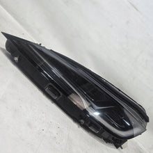 Laden Sie das Bild in den Galerie-Viewer, Frontscheinwerfer Tesla Model 3 1760888-00-E1760888-00-E LED Rechts oder Links