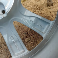 Laden Sie das Bild in den Galerie-Viewer, 1x Alufelge 17 Zoll 7.5&quot; 5x112 40ET A2134011300 Mercedes-Benz W213 S213