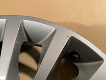 Laden Sie das Bild in den Galerie-Viewer, 1x Alufelge 17 Zoll 7.0&quot; 5x98 41ET 735573714 Fiat 500l Rim Wheel