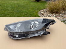 Laden Sie das Bild in den Galerie-Viewer, Frontscheinwerfer Toyota Yaris EUKO-6 LED Links Scheinwerfer Headlight SCH2178293235yn