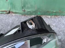 Laden Sie das Bild in den Galerie-Viewer, Frontscheinwerfer Mercedes-Benz W245 A1698207861 1975106000301247202 Rechts SCH1266085296xt