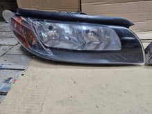 Laden Sie das Bild in den Galerie-Viewer, Frontscheinwerfer Volvo S80 II V70 I 8635078 Ein Stück (Rechts oder Links) SCH1646374345nv