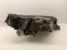 Laden Sie das Bild in den Galerie-Viewer, Frontscheinwerfer Opel Corsa F 982952278 LED Ein Stück (Rechts oder Links) SCH1548120102gw