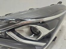 Laden Sie das Bild in den Galerie-Viewer, Frontscheinwerfer Toyota Yaris Links Scheinwerfer Headlight