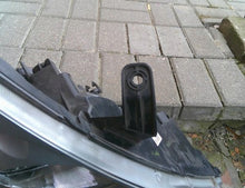 Load image into Gallery viewer, Frontscheinwerfer Hyundai H1 Starex 92102-4H0XX Rechts Scheinwerfer Headlight