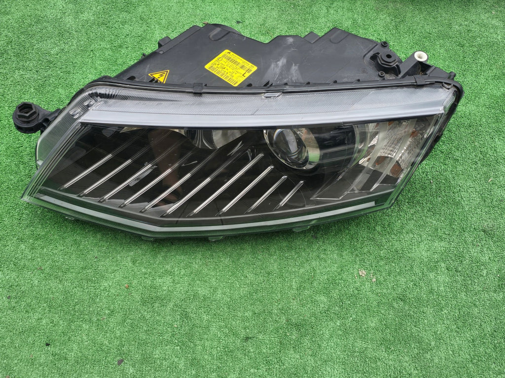 Frontscheinwerfer Skoda Octavia III 5E1941015B Xenon Rechts oder Links SCH1433612651hw
