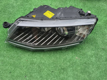 Laden Sie das Bild in den Galerie-Viewer, Frontscheinwerfer Skoda Octavia III 5E1941015B Xenon Rechts oder Links SCH1433612651hw